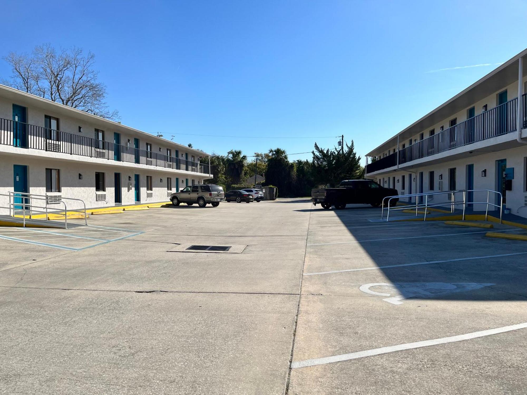 All-Suite Motel エッジウォーター エクステリア 写真